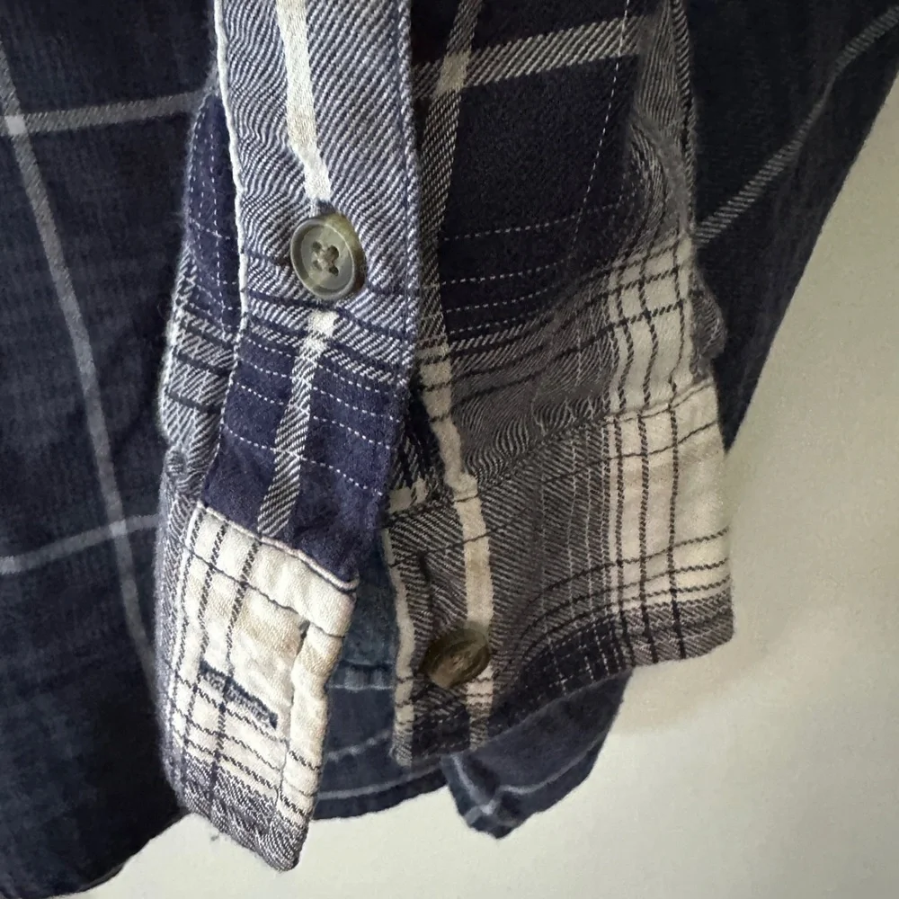 American Eagle Outfitters Cropped Navy Plaid Shirt Size M - Picture 5 of 7